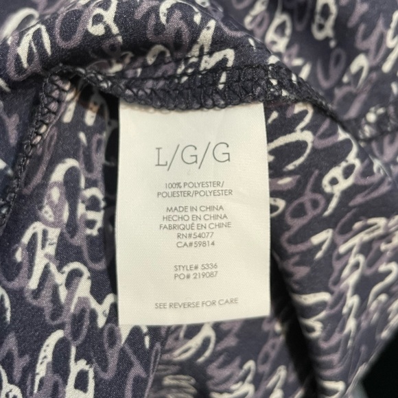 cabi style # 5336 Size L Te Amo Love Print Women’s Navy blue V Neck Blouse - Picture 8 of 9